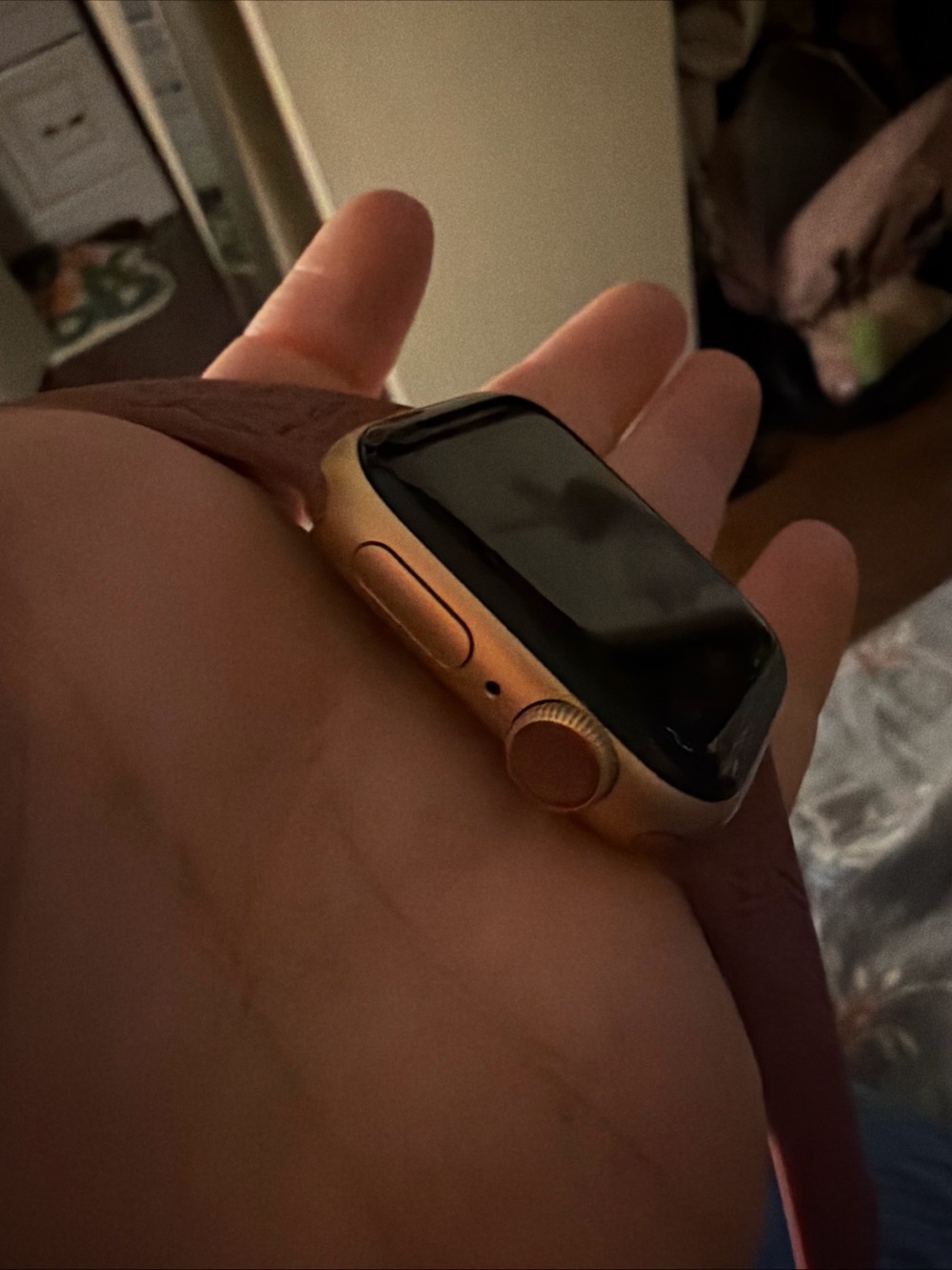Series 4 Apple Watch W/ Multiple Interchangeable Bands (92% Battery Health) - Picture 7 of 9